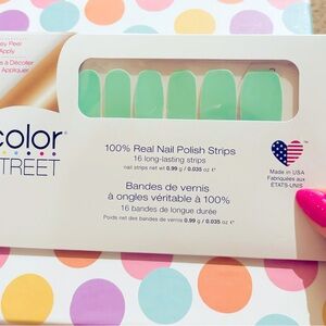 COLOR STREET 100% NAIL POLISH STRIPS